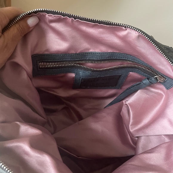 Italian leather hand bag. Soft blue hue. - Picture 5 of 5